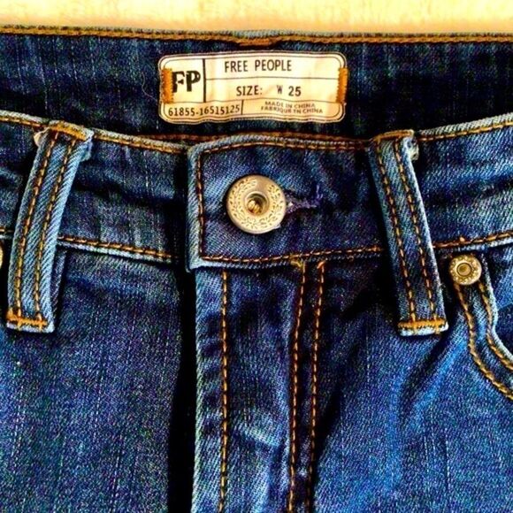 FREE PEOPLE EMBROIDERED ANKLE SKINNY JEANS XS (or Jr’s) NWT - Picture 10 of 16